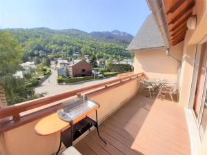A balcony or terrace at Appartement Saint-Lary-Soulan, 4 pièces, 9 personnes - FR-1-457-181