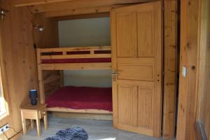 Katil atau katil-katil dalam bilik di Chalet L'Armoy