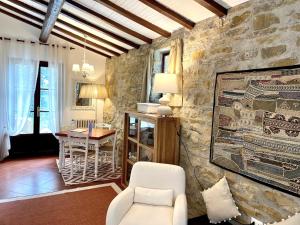 A seating area at La Panoramica Gubbio - Maison de Charme - Casette e appartamenti self catering per vacanze meravigliose!