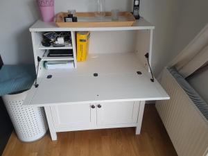 a white desk in a room with a shelf at Zimmer mit eigenem Bad in Märchenstadt! in Heidelberg