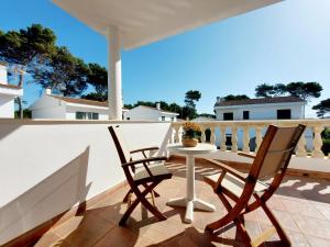 a white table and two chairs on a balcony at Villa Limón in Cala Blanca