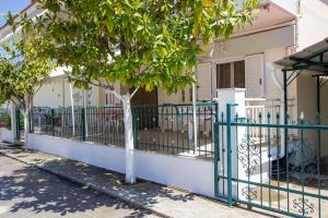 Gallery image of Lola Rooms & Apartment in Nea Vrasna +36 photos