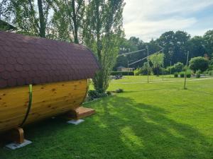 Fotografia z galérie ubytovania Schlaffass im Traumgarten v destinácii Sankt Veit am Vogau