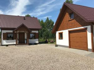 a detached garage with a brown roof at MAZUR 35 in Szyldak