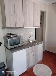 A kitchen or kitchenette at Almyriki studio