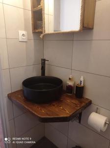 A bathroom at Almyriki studio
