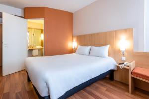 Postel nebo postele na pokoji v ubytování ibis Toulouse Aeroport + 37 fotografií