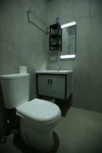 Koupelna v ubytování The Bilimbi Guesthouse & Inn