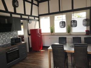 Dapur atau dapur kecil di Ferienhaus Eifeldömchen