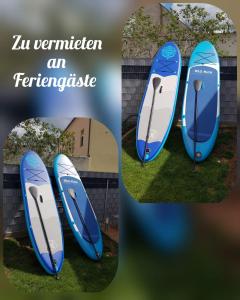 a group of four surfboards sitting on the grass at Ferienwohnung Inselblüte in Werder