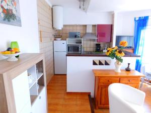 A kitchen or kitchenette at GMID IMMO A226 Moli de Vent 1