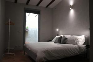 A bed or beds in a room at Loft 33