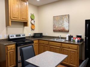 Kuchyň nebo kuchyňský kout v ubytování Best Western Plus Oklahoma City Yukon