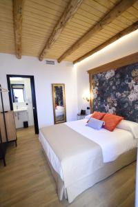 Imagen de la galería de Hostal Rural Santa Habitaciones Aldea del Rocío, en El Rocío