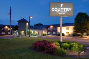 um sinal para uma estalagem rural e suites em Country Inn & Suites by Radisson, Frederick, MD em Frederick