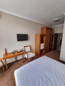 En eller flere senger på et rom på Vila Central