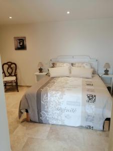 a bedroom with a large bed with white sheets and pillows at Gites Lou Limbert in Valensole