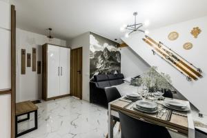 Posedenie v ubytovaní Apartament Modrzejewska + 7 fotografií
