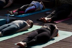 a group of people doing yoga on mats at Holiday Home Sovenigo in Puegnago