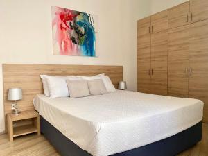 Postel nebo postele na pokoji v ubytování Golden Apartments