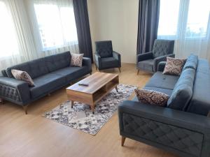 Ein Sitzbereich in der Unterkunft Kıvanç Residence