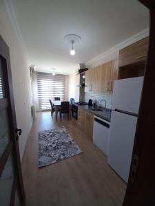 Küche/Küchenzeile in der Unterkunft Kıvanç Residence
