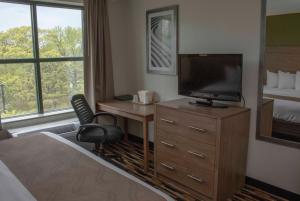 טלויזיה ו/או מרכז בידור ב-Quality Suites Lake Wright Norfolk Airport