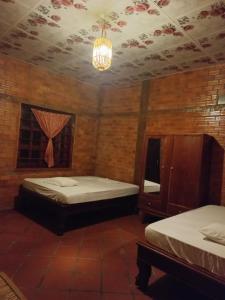 Giường trong phòng chung tại Ngoc Phuong Homestay