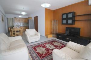 Un lugar para sentarse en Sunrise Apartment