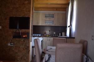 TV a/nebo společenská místnost v ubytování Apartments Avramovic - Bungalow