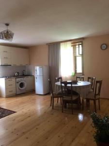 Kuchyň nebo kuchyňský kout v ubytování guesthouse MUKHA + 5 fotografií