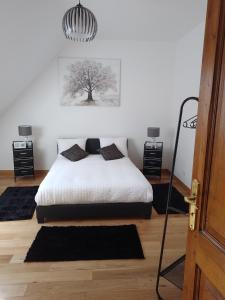 a bedroom with a bed and a tree on the wall at Résidence Les beaux jours in Neufchâtel-Hardelot