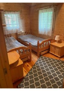Postel nebo postele na pokoji v ubytování Domek letniskowy nad jeziorem