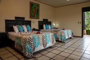 Ένα ή περισσότερα κρεβάτια σε δωμάτιο στο Arenal Manoa Resort & Hot Springs