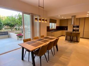 a kitchen and dining room with a table and chairs at Maltese Garden Villa in Mosta