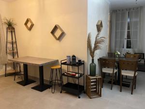 Zdjęcie z galerii obiektu Très grand appartement dans villa à 15 minutes de nice w mieście Colomars