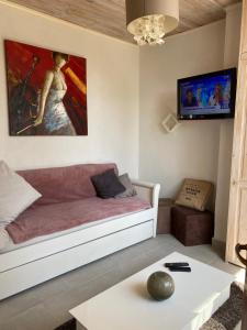 Zdjęcie z galerii obiektu Très grand appartement dans villa à 15 minutes de nice w mieście Colomars