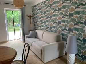 Część wypoczynkowa w obiekcie gîte La Longère bleue