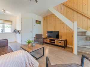 TV a/nebo společenská místnost v ubytování Tiny house Pimpelmees