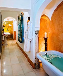 A bathroom at Samode Haveli