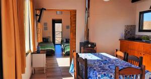 a dining room with a table and a stove at ArribadelValle - Casas de Altura in Potrerillos