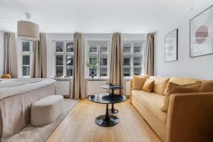 Posezení v ubytování Sanders Regent - Precious One-Bedroom Apartment Near Central Square