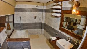 Vannituba majutusasutuses Hotel Jungle Crown