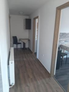 TV/trung tâm giải trí tại Apartamente Ambrus E Studio 21 Praid