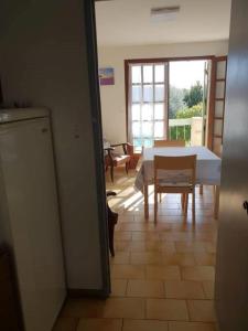 a kitchen and dining room with a table and chairs at Résidence Lou Cigaloun - ANA LOCATION in Gréoux-les-Bains