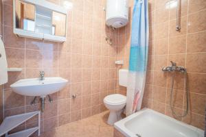 Un baño de Asta view over sea reed landscape and bay