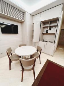 A television and/or entertainment centre at Harry's Bar Trevi Luxury Apartments - Mignanelli