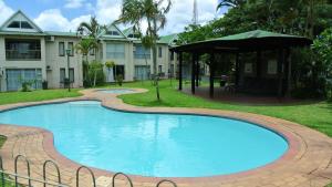 Bazén v ubytování The Bridge 54 nebo v jeho okolí