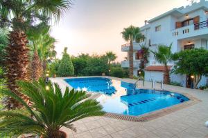 בריכת השחייה שנמצאת ב-Villa Elena Crete או באזור