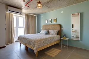 Postel nebo postele na pokoji v ubytování Sliema Creek Suites